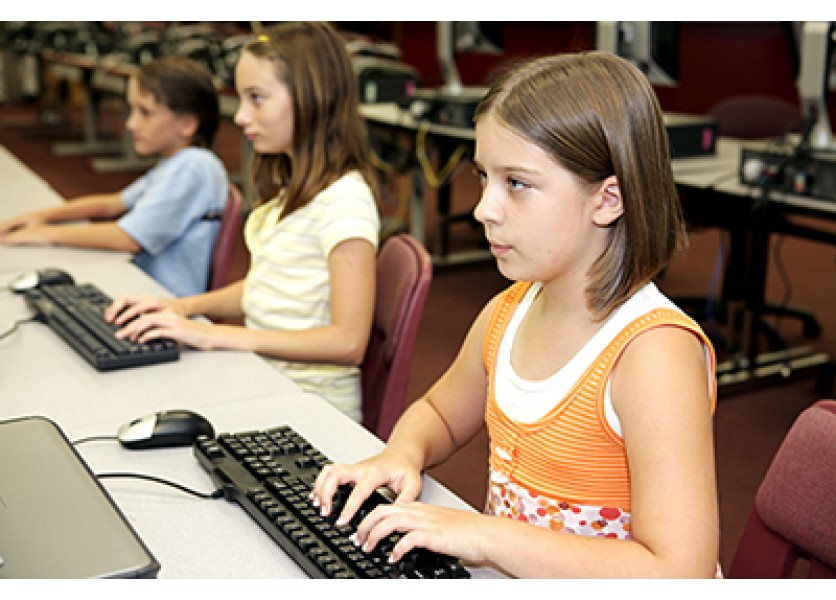 Informatiku vyučovali základné školy málo odborne