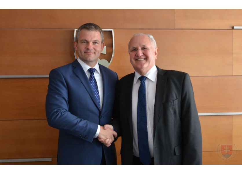 PELLEGRINI: Ako prvé sa spýta, či budú v septembri učebnice