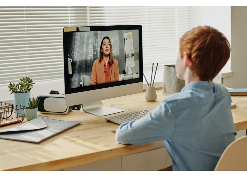 Covid už zatvára celé školy