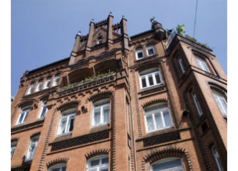 Jurzyca zastavil predaj budov, obstarávania prehodnocuje