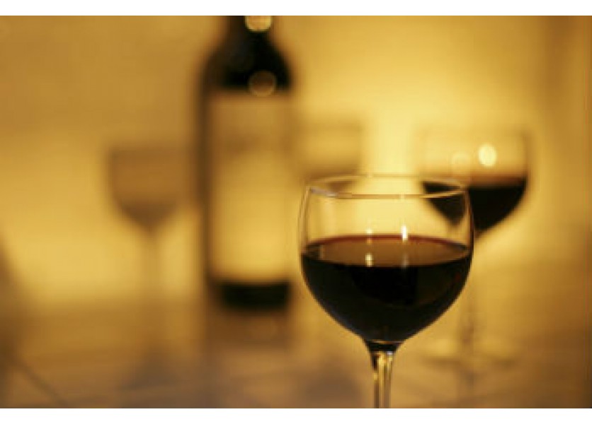 Mladí konzumujú menej drog, ale viac pijú