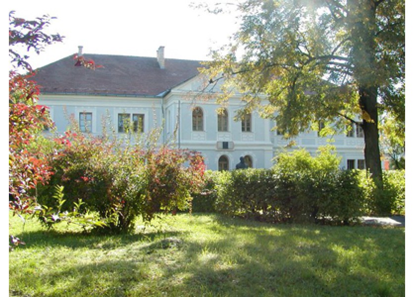 Literárne gymnázium v Revúcej je pod ochranou Čaploviča