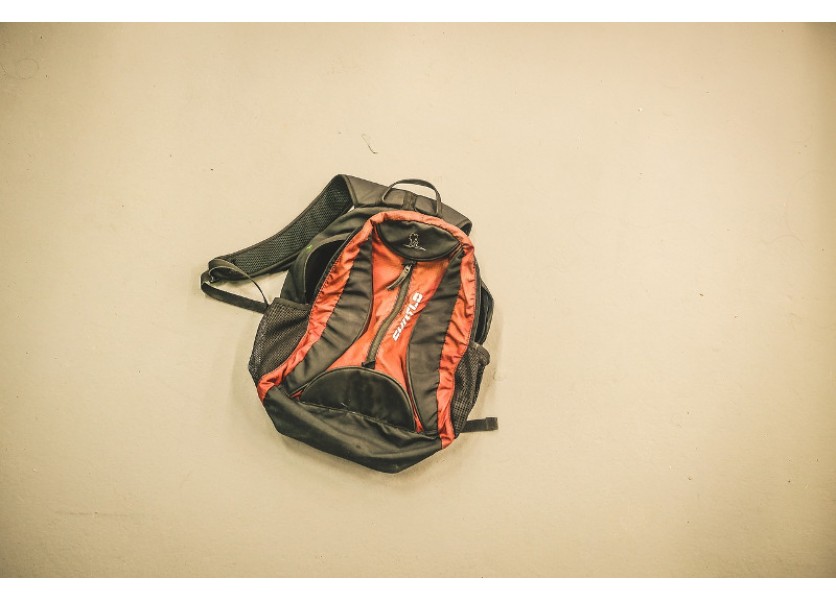 Ťažká taška môže dieťaťu uškodiť, prezuvky do školy treba mať vzdušné