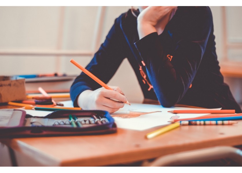 Žiaci z väčších škôl dosahujú lepšie výsledky, tvrdia analytici