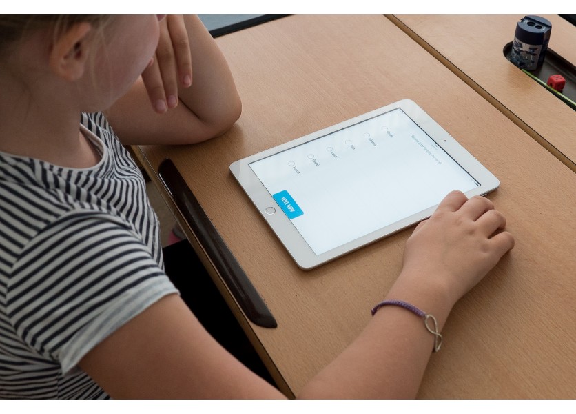 Vojna zasiahla časť slovenských škôl. Učivo sa prekladá aj do ruštiny a cez mobil