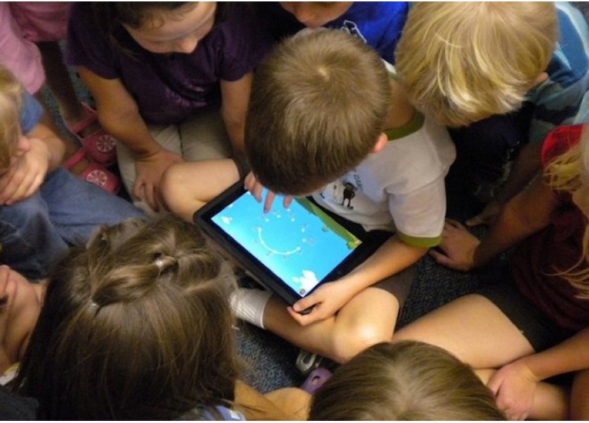 Školy môžu žiadať o tablety či interaktívne tabule