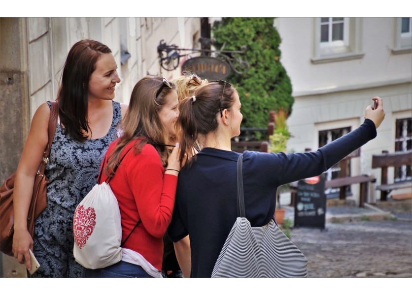 Vysokoškoláci najčastejšie pracujú ako predavači. Vznikol portál o uplatniteľnosti absolventov