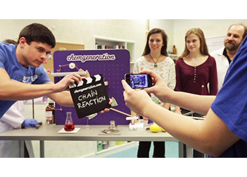 Slovenskí študenti začínajú stavať Reťazové reakcie