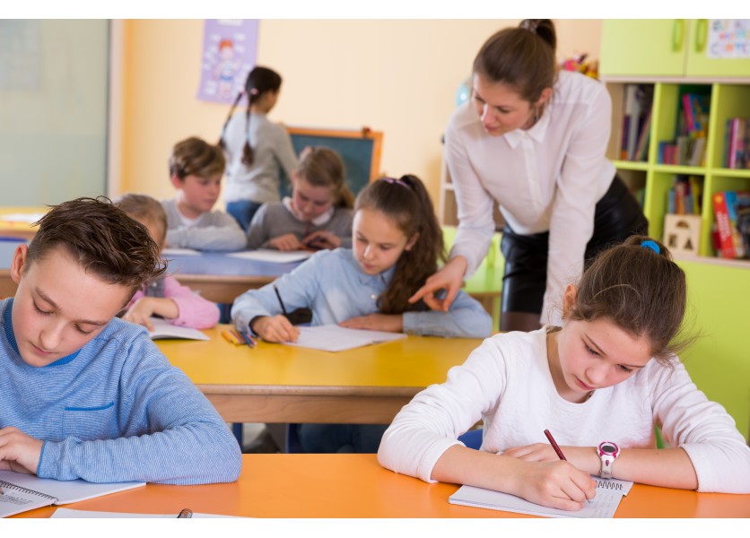 Žiaci čelia návalu písomiek. Školy nedostali návod