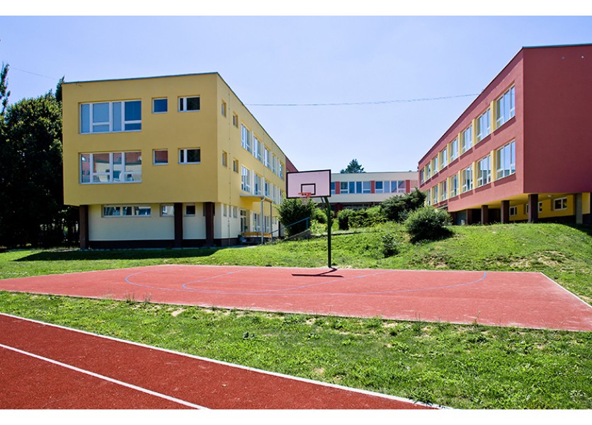 Jazyky menšín sa používajú málo na školách, úradoch aj súdoch