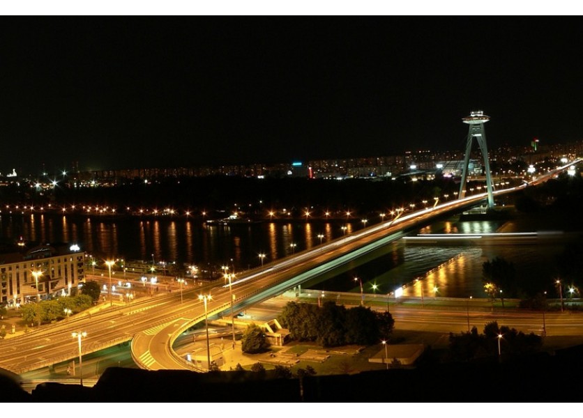 Petržalka: Chce poskytnúť školským pracovníkom finančné príspevky