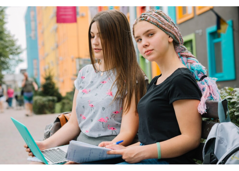 Osobnosti vyzývajú ministra školstva k odsúdeniu novely školského zákona podporujúceho stigmatizáciu a šírenie nenávisti voči LGBTI+ ľudom na školách Osobnosti vyzývajú ministra školstva k odsúdeniu novely školského zákona podporujúceho stigmatizáciu a šírenie nenávisti voči LGBTI+ ľudom na školách
