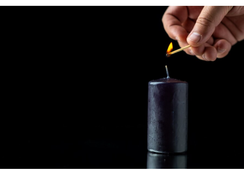 Rezort školstva v reakcii na tragédiu v Bratislave vyvesil čiernu vlajku