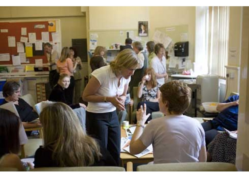 Rozdiel medzi „zástupcom štatutárneho orgánu“ a „zástupcom riaditeľa“