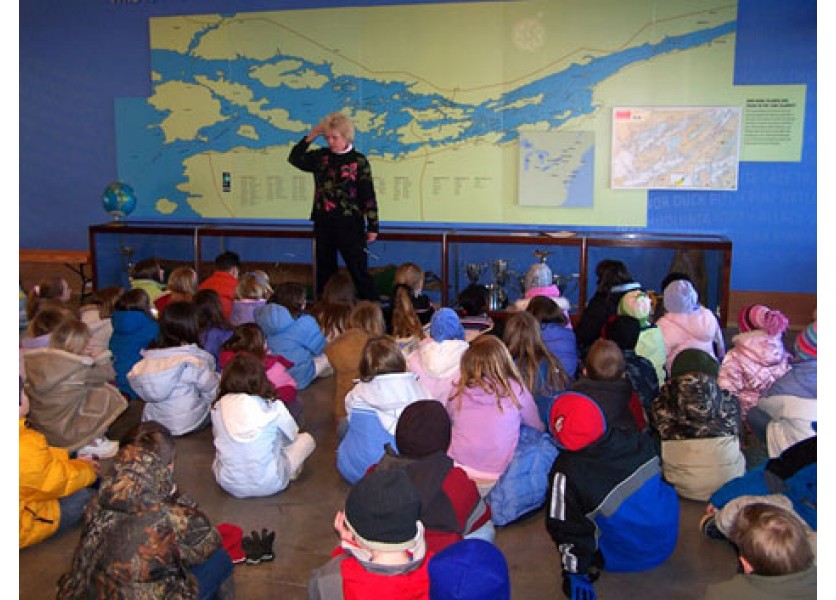 Je výhodnejšie nechať ľudí študovať, ako ich nechať ísť na úrad práce Je výhodnejšie nechať ľudí študovať, ako ich nechať ísť na úrad práce