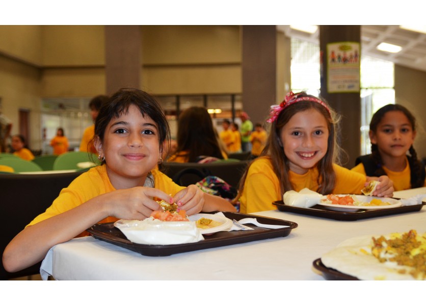 V základných školách sa stravuje 67 percent detí