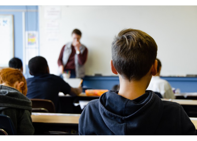 Gröhling: Prezenčne sa vzdeláva 95,8 percenta žiakov, pozitivita klesá