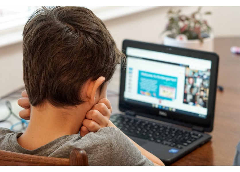 Je bežné, že v jednom dni pedagóg učí online, offline, ale aj hybridne