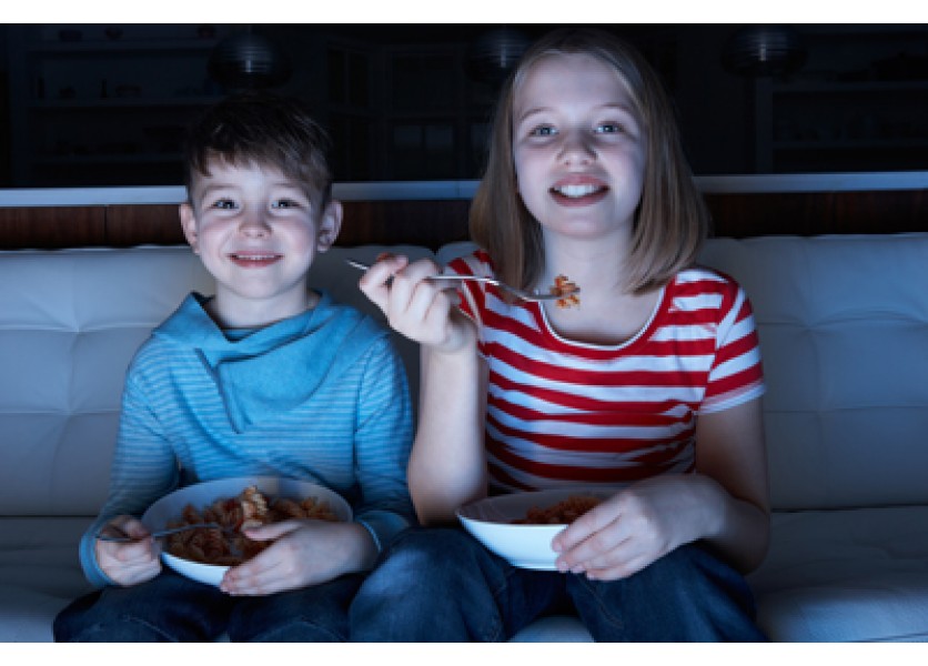 Každá hodina pred TV stojí dieťa 7 minút spánku