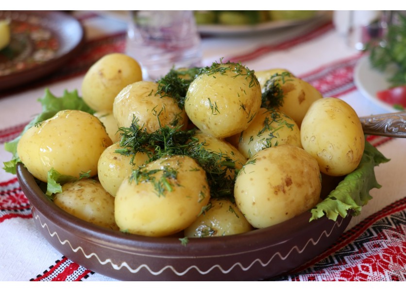 Plošné dotovanie obedov v materských a základných školách sa má od januára skončiť