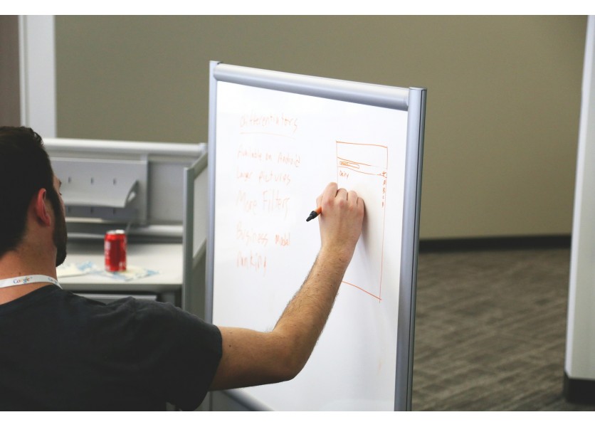 Učiteľov v napredovaní brzdí systém